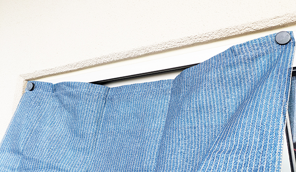 シェードを金具ではめた部分