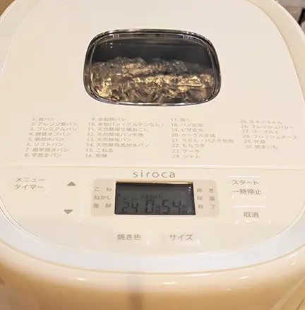 アルミホイルで窯を塞いでいる様子