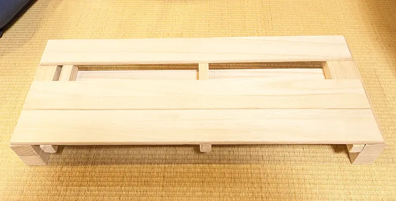 100均すのこで作るモニタースタンド完成画像